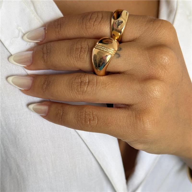 ANEL GROSSO REGULÁVEL COM DETALHE BANHO OURO 18K