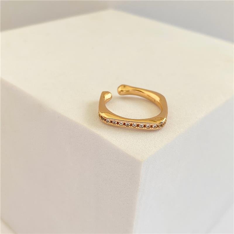 ANEL REGULÁVEL QUADRADO CRAVEJADO BANHO OURO 18K