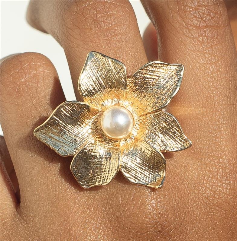 ANEL REGULÁVEL MAXI FLOR PÉROLA BANHO OURO 18K