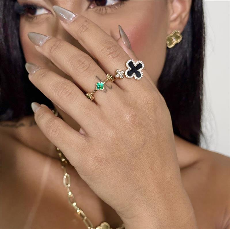 ANEL REGULÁVEL TREVO ÔNIX E TREVO CRAVEJADO BANHO OURO 18K