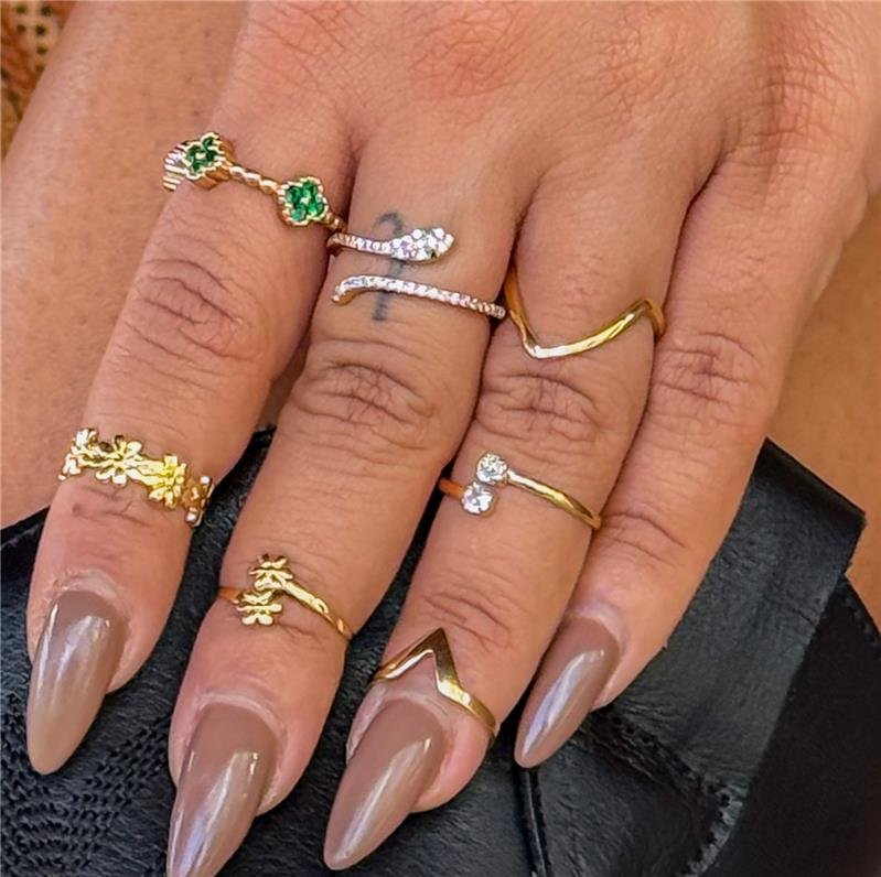 ANEL REGULÁVEL TREVO ESMERALDA BANHO OURO 18K