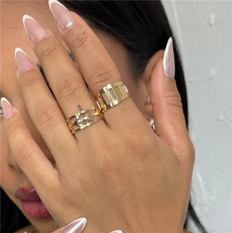 ANEL REGULÁVEL SETAS VAZADAS BANHO OURO 18K 