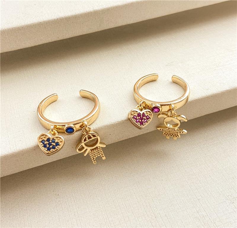 ANEL REGULÁVEL FILHO COM CORAÇÃO CRAVJEJADO AZUL BANHO OURO 18K 