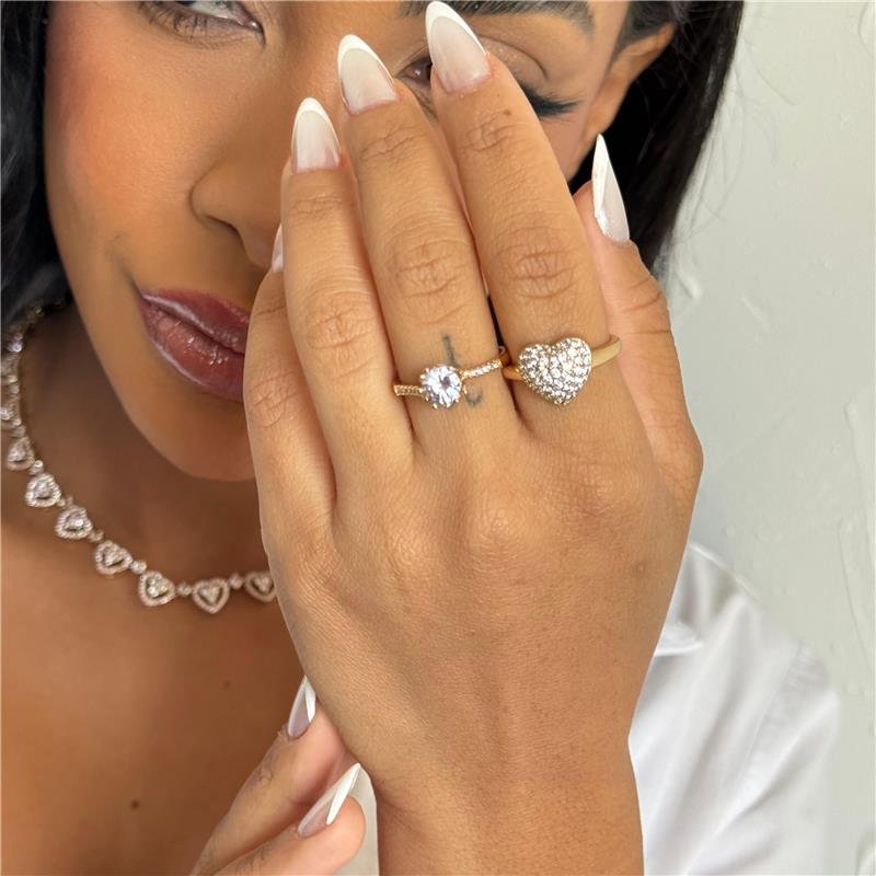 ANEL SOLITÁRIO CRAVEJADO COM ZIRCÔNIA MÉDIA BANHO OURO 18K 