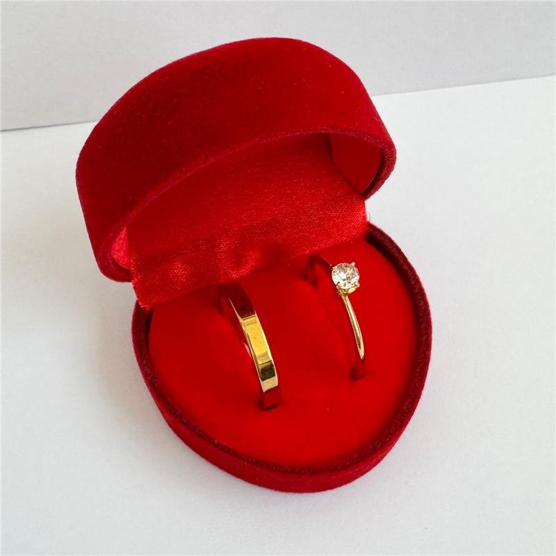CAIXINHA DE VELUDO VERMELHO FORMATO CORAÇÃO PARA ANEL E ALIANÇAS 