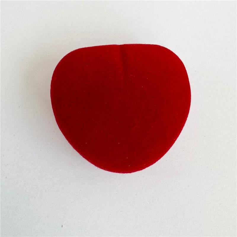 CAIXINHA DE VELUDO VERMELHO FORMATO CORAÇÃO PARA ANEL E ALIANÇAS 