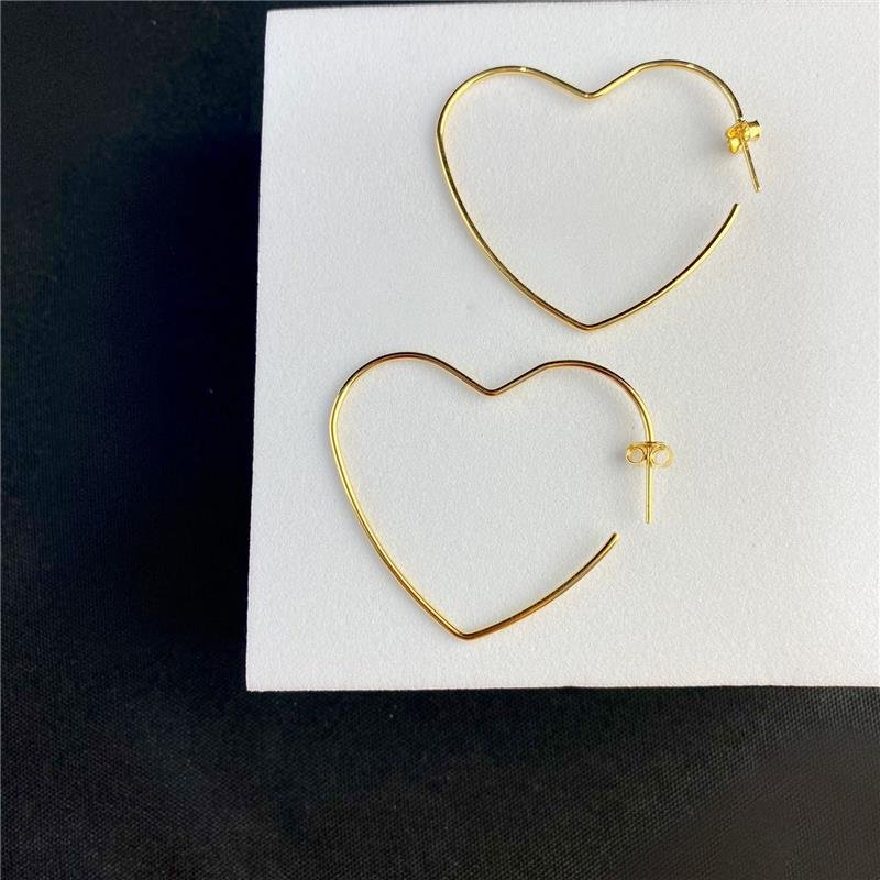 BRINCO ARGOLA CORAÇÃO MÉDIO BANHO OURO 18K