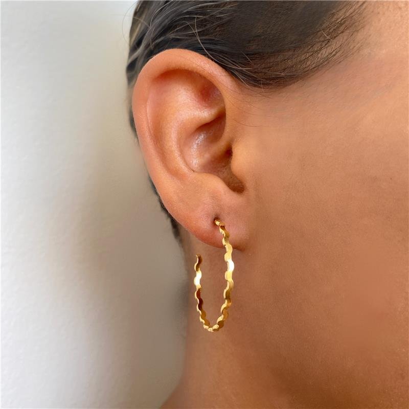 BRINCO ARGOLA MÉDIA BANHO OURO 18K