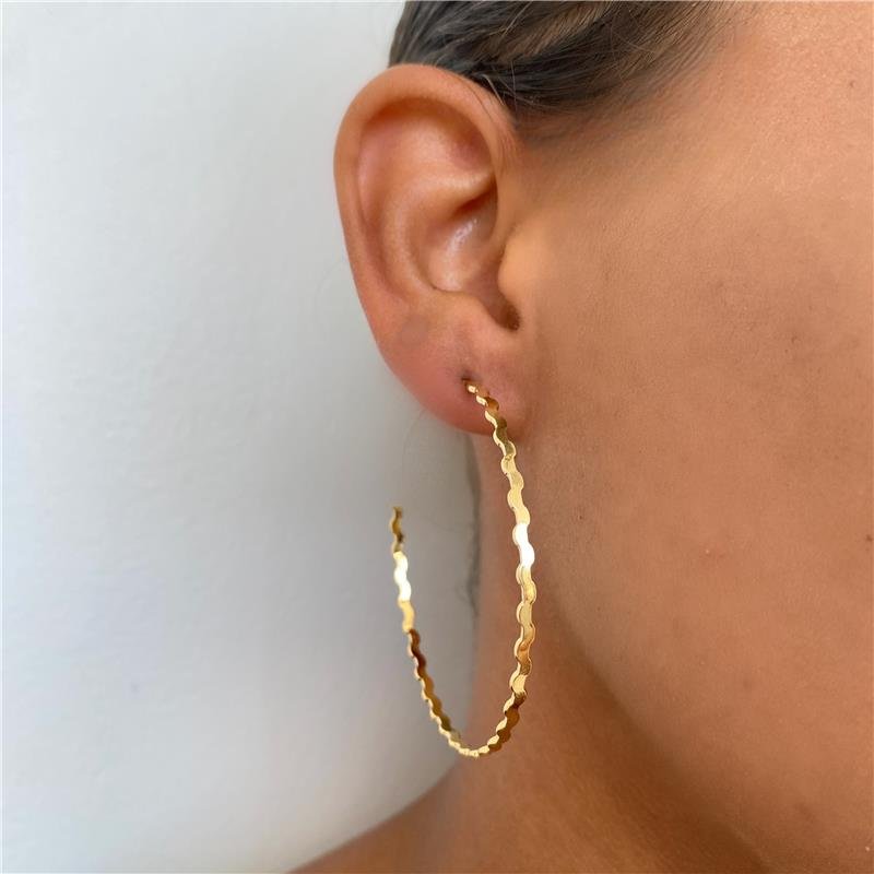 BRINCO ARGOLA GRANDE BANHO OURO 18K