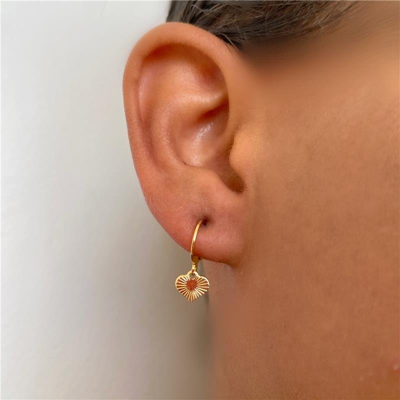 BRINCO ARGOLINHA CORAÇÃO BANHO OURO 18K
