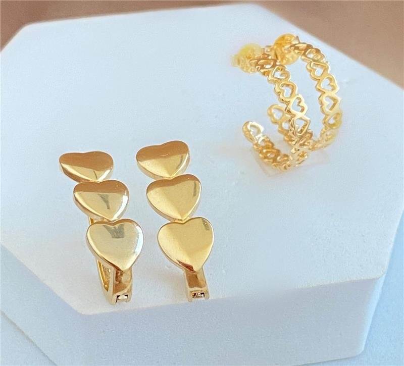 BRINCO CORAÇÃO TRIO CORAÇÃO BANHO OURO 18K