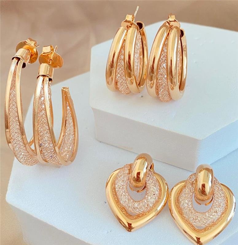  BRINCO ARGOLA COM TRANÇADO BRILHANTE BANHO OURO 18K 