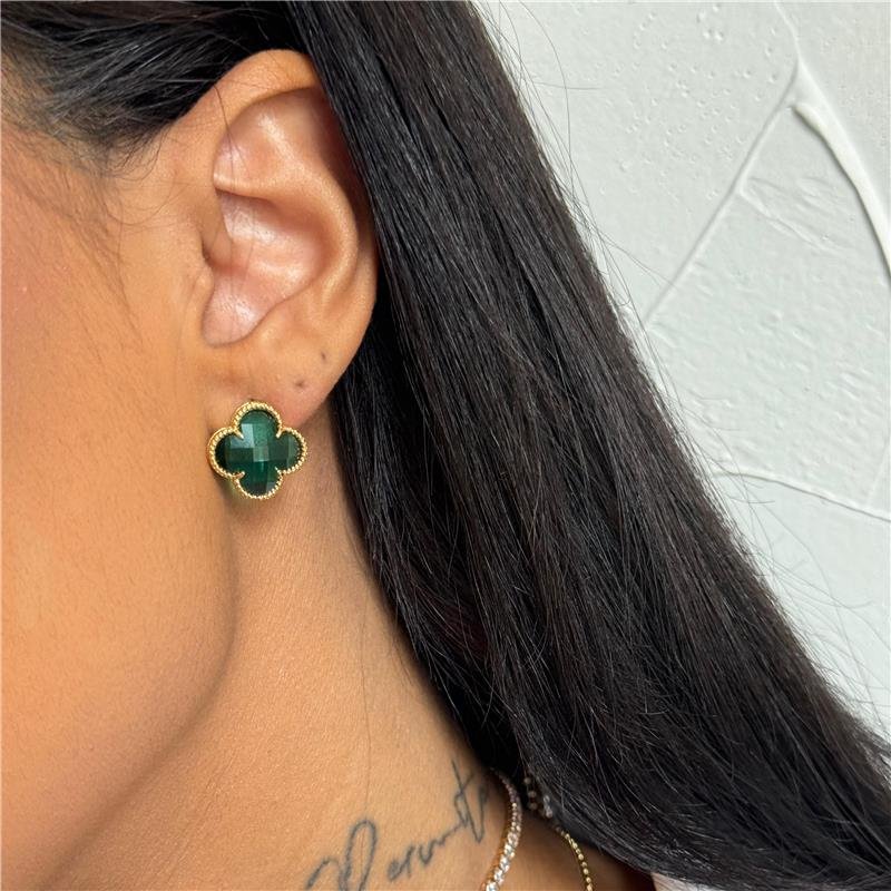 BRINCO TREVO ESMERALDA BANHO OURO 18K