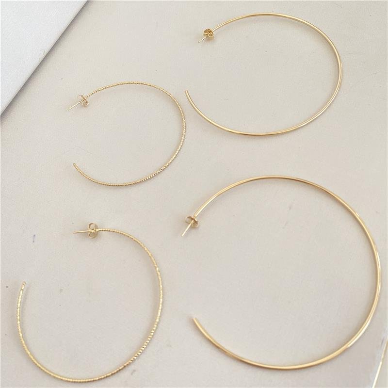 BRINCO ARGOLA MAXI TEXTURIZADA BANHO OURO 18K