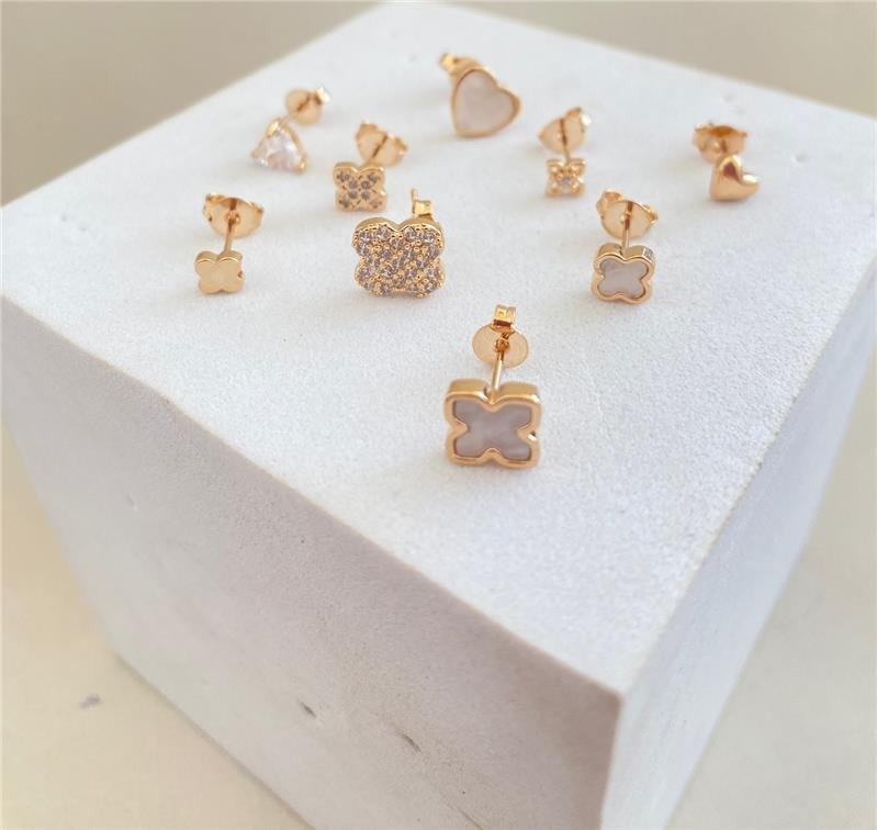BRINCO TRIO CORAÇÃO CRAVEJADO MADRE PÉROLA BANHO OURO 18K