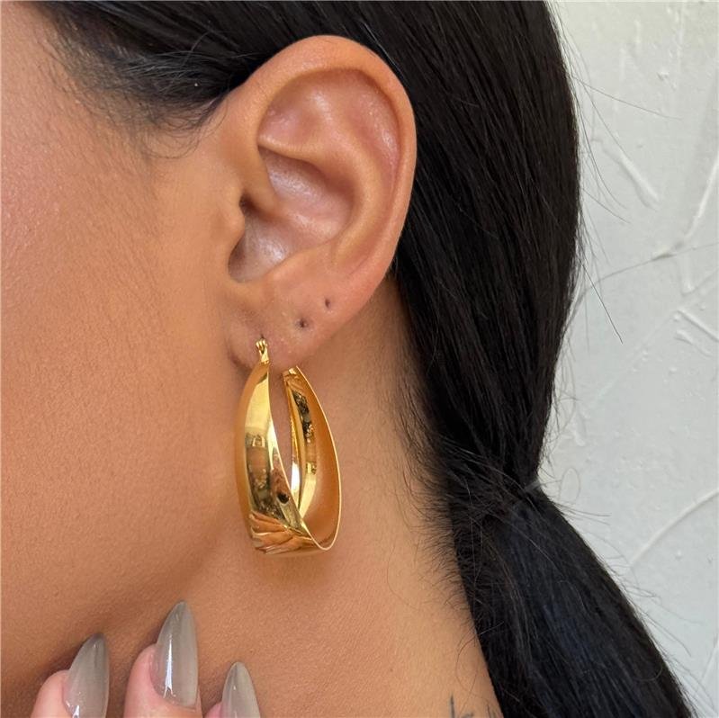 BRINCO ARGOLA OVAL BANHO OURO 18K