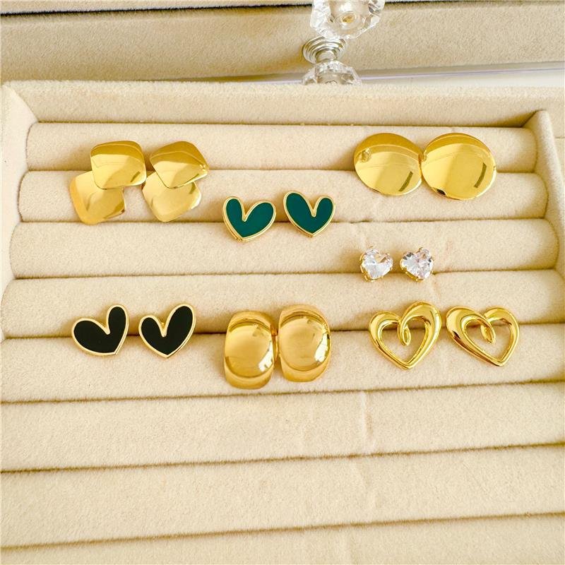 BRINCO CORAÇÃO ÔNIX BANHO OURO 18K