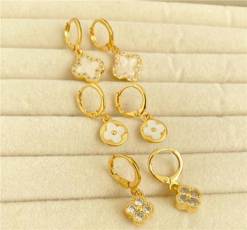BRINCO ARGOLINHA TREVO CRISTAL BANHO OURO 18K