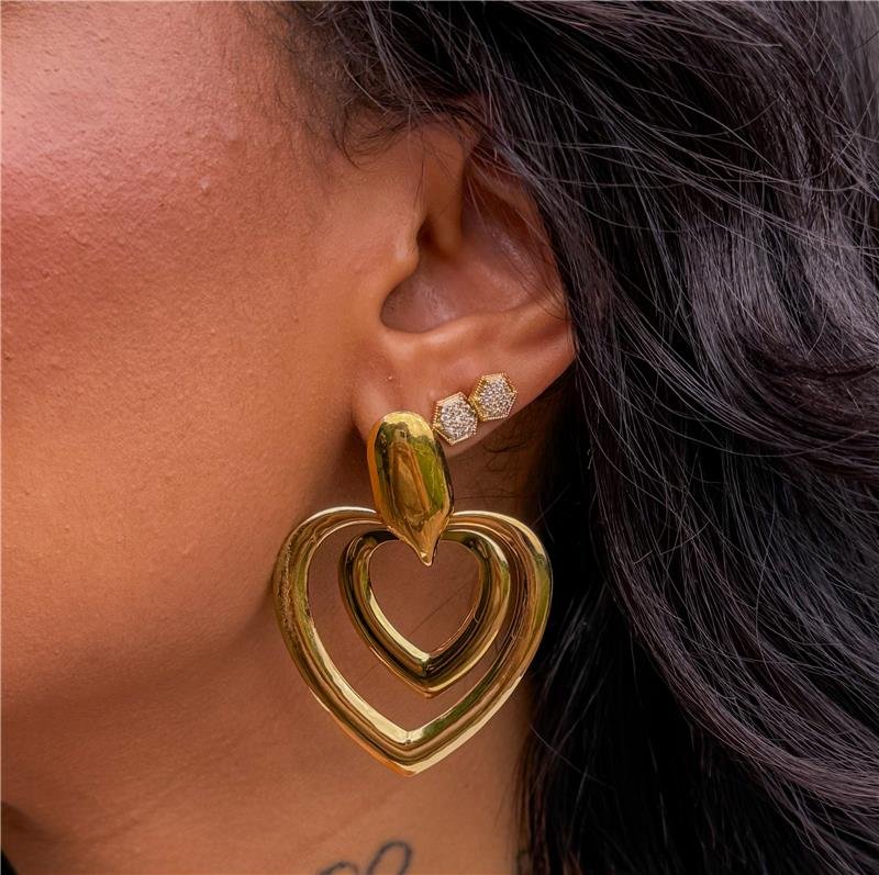 BRINCO SEXTAVADA CRAVEJADO PEQUENO BANHO OURO 18K