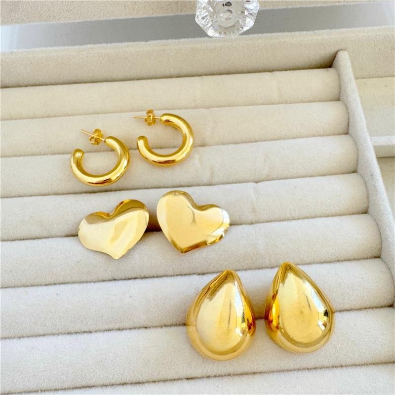 BRINCO ARGOLA TUBO MEIA LUA PEQUENA BANHO OURO 18K