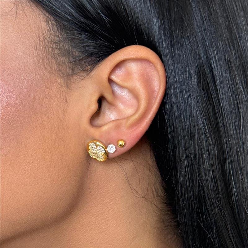 BRINCO BOTÃO FLOR CRAVEJADA BANHO OURO 18K