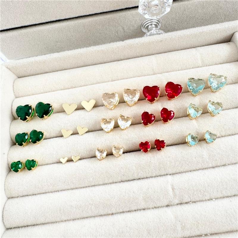 BRINCO TRIO CORAÇÃO CRISTAL BANHO OURO 18K