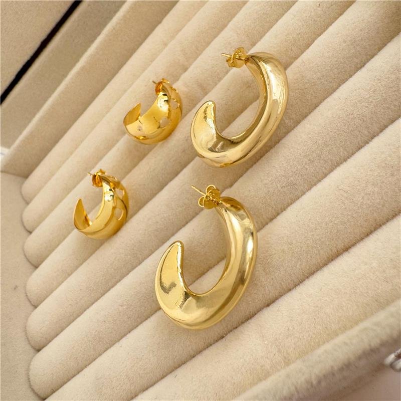 BRINCO ARGOLA DESIGN 3D BANHO OURO 18K