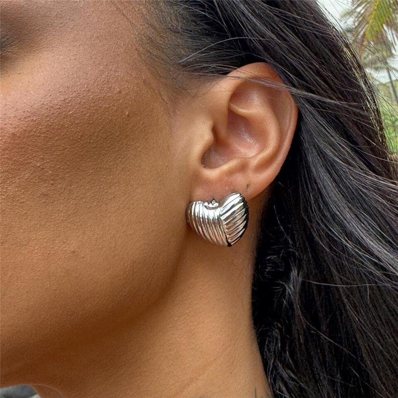 BRINCO CORAÇÃO EFEITO TRANÇADO EM AÇO INOXIDÁVEL