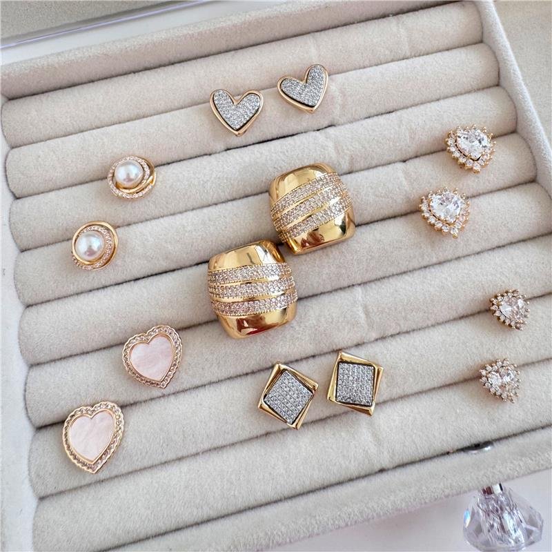 BRINCO DESIGN LINHAS CRAVEJADAS BANHO OURO 18K