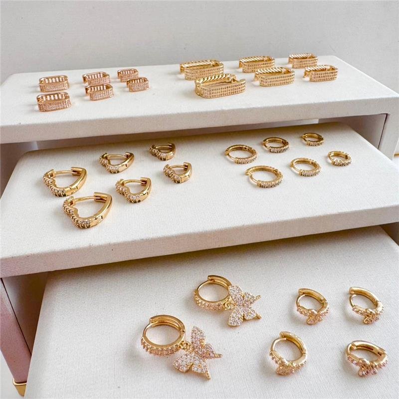 BRINCO TRIO ARGOLAS RETANGULAR CRAVEJADAS BANHO OURO 18K