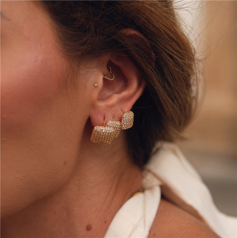 BRINCO TRIO ARGOLA ALMOFADA CRAVEJADA BANHO OURO 18K