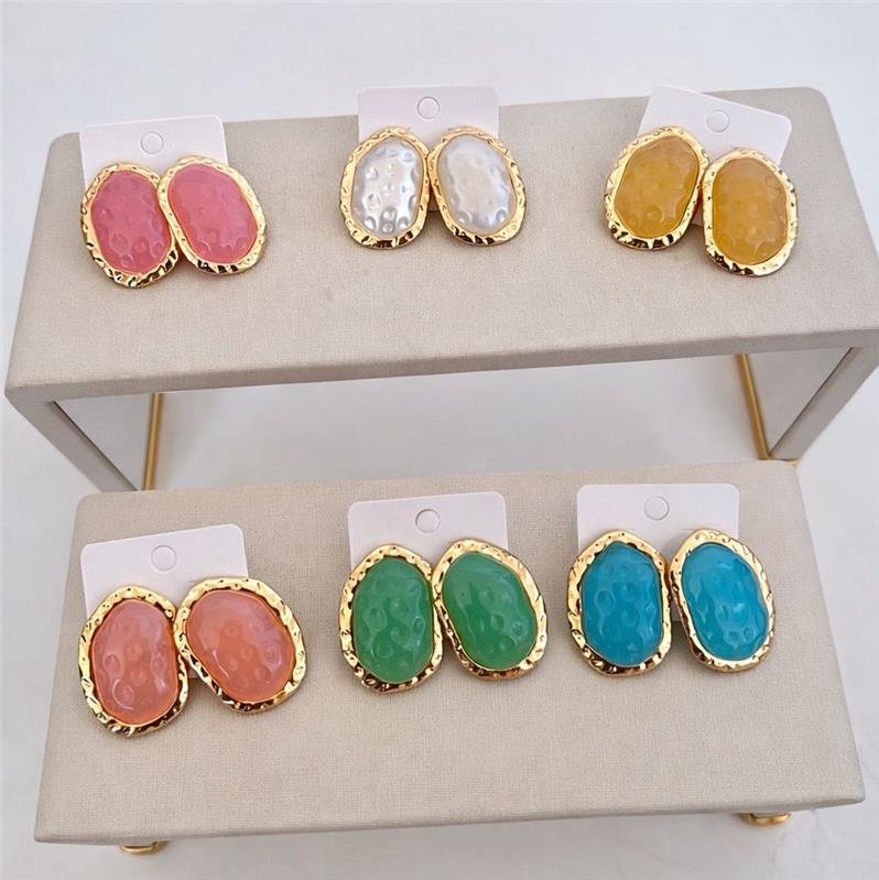 BRINCO PEDRA RESINA AZUL BANHO OURO 18K