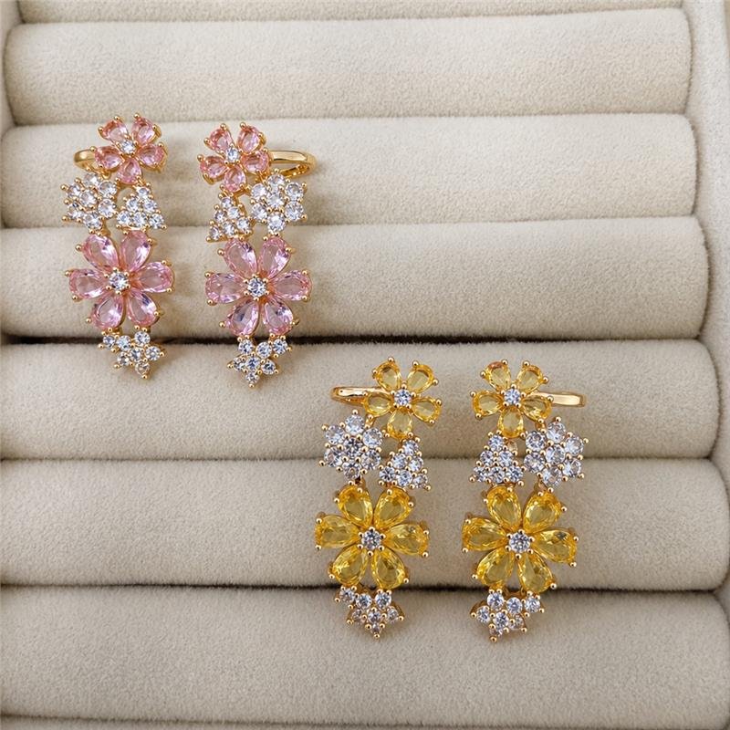 BRINCO EAR CUFF FLORES ROSA BANHO OURO 18K