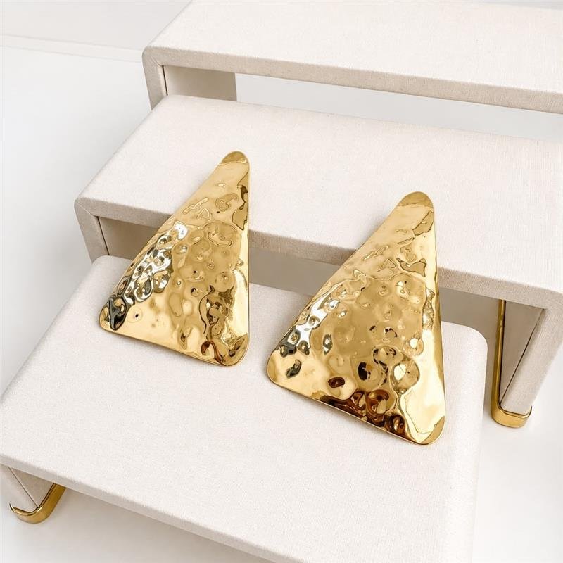 BRINCO TRIÂNGULO MAXI ORGÂNICO BANHO OURO 18K