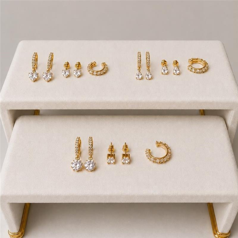 BRINCO TRIO CORAÇÃO CRAVEJADO E PIERCING FAKE BANHO OURO 18K