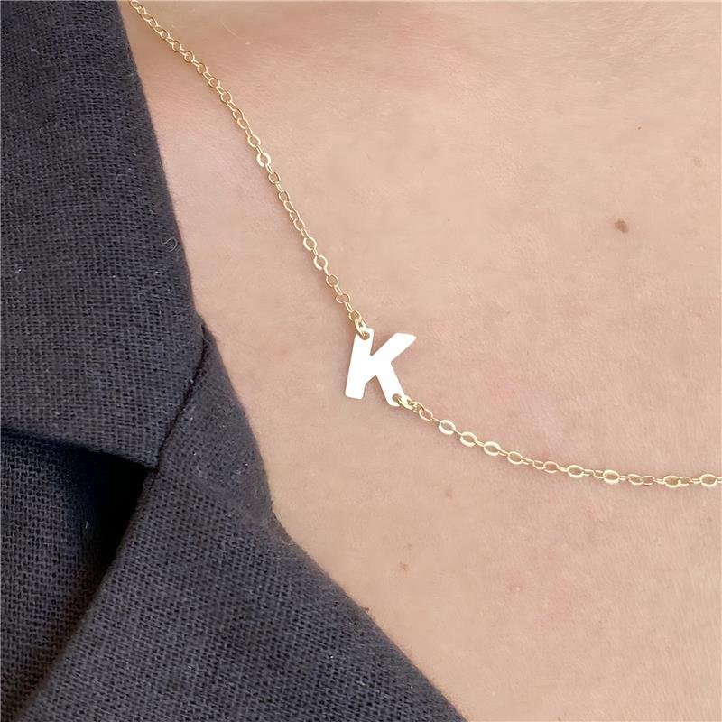COLAR INICIAL LETRA K MINIMALISTA COM CARTÃO PRESENTE BANHO OURO 18K