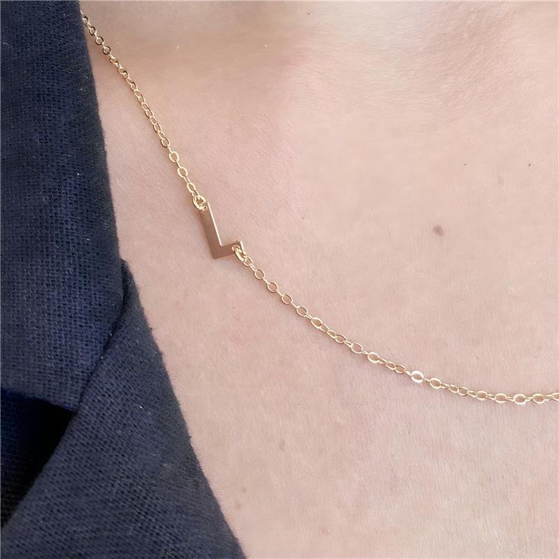 COLAR INICIAL LETRA L MINIMALISTA COM CARTÃO PRESENTE BANHO OURO 18K
