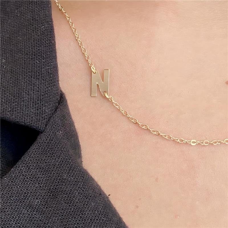 COLAR INICIAL LETRA N MINIMALISTA COM CARTÃO PRESENTE BANHO OURO 18K