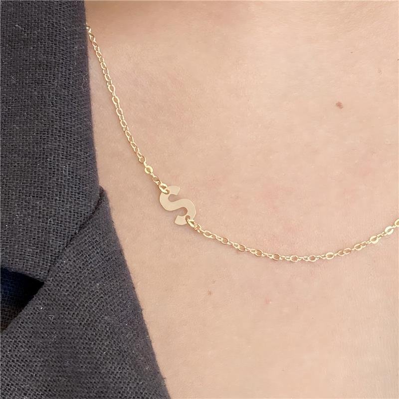 COLAR INICIAL LETRA S MINIMALISTA COM CARTÃO PRESENTE BANHO OURO 18K