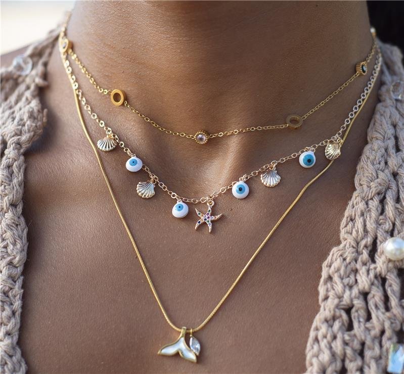 COLAR CHOKER COM PINGENTE CONCHAS OLHO GREGO E ESTRELA COLORIDA BANHO OURO 18K