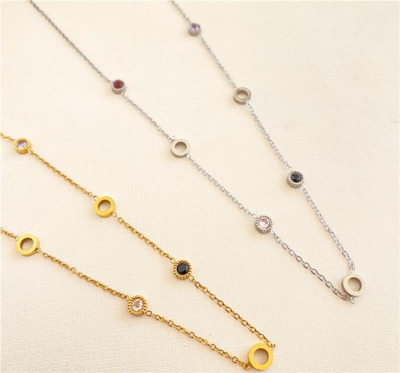 COLAR PEDRAS COLORIDAS E CIRCULO VAZADO EM AÇO INOXIDÁVEL COM BANHO OURO 18K