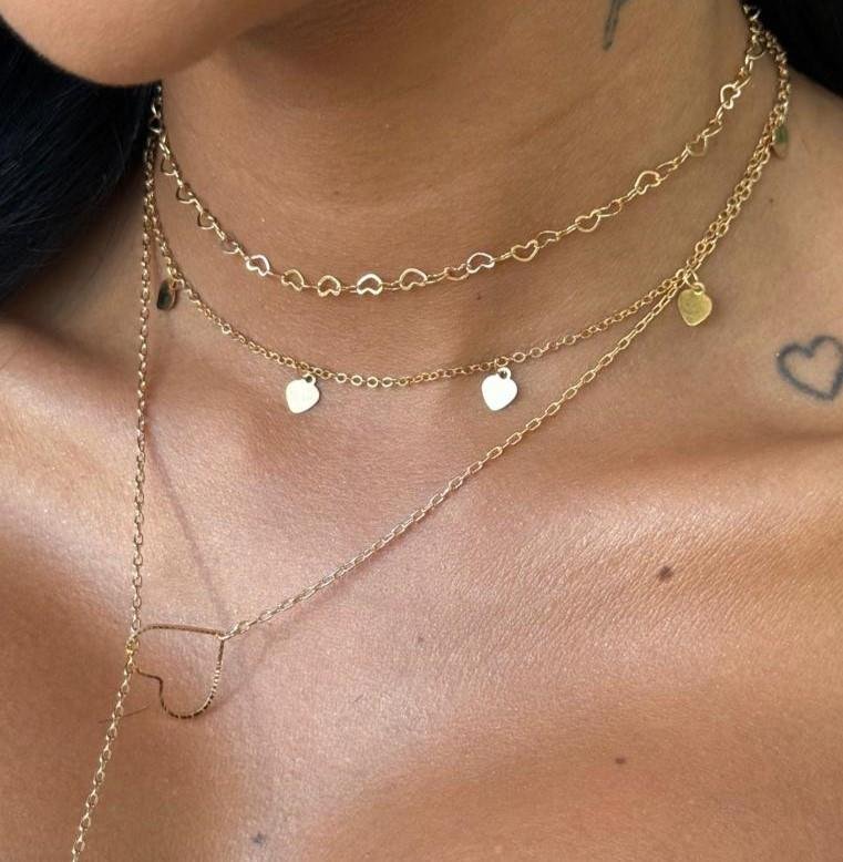 CHOKER PINGENTES CORACÕES BANHO OURO 18K