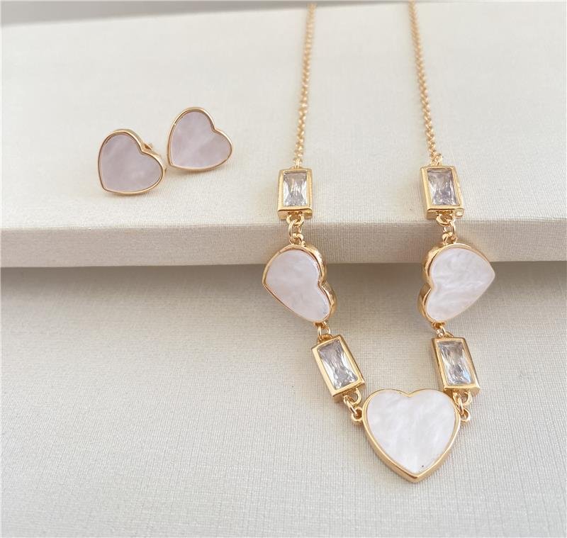 CONJUNTO CORAÇÃO MADRE PÉROLA COM ZIRCÔNIA RETANGULAR BANHO OURO 18K - BREVE REPOSIÇÃO