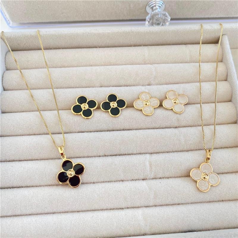  CONJUNTO FLOR ÔNIX BANHO OURO 18K