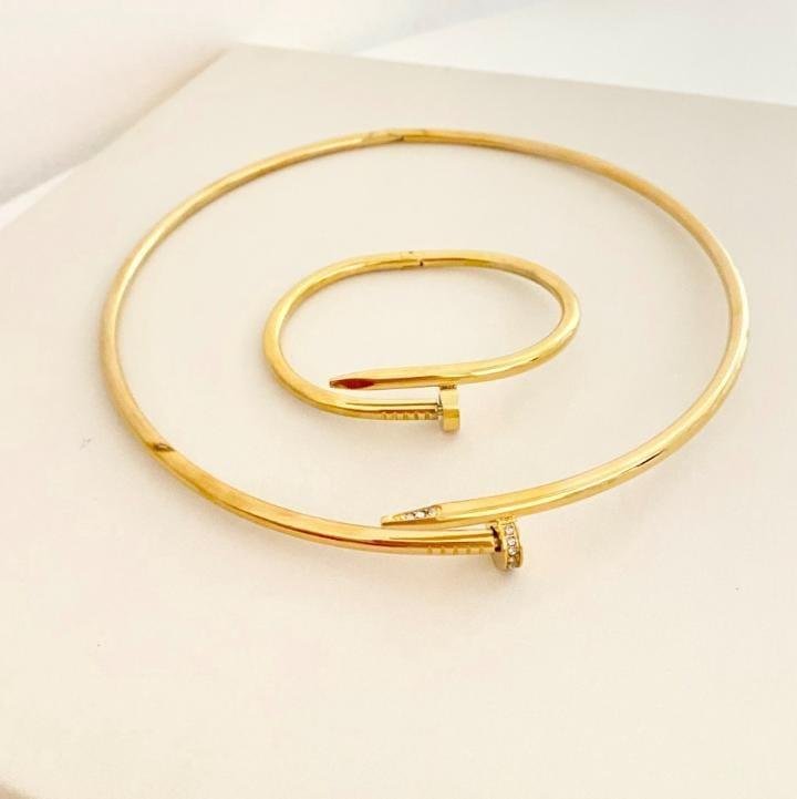 COLAR CHOKER PREGO EM AÇO INOXIDÁVEL BANHO OURO 18K