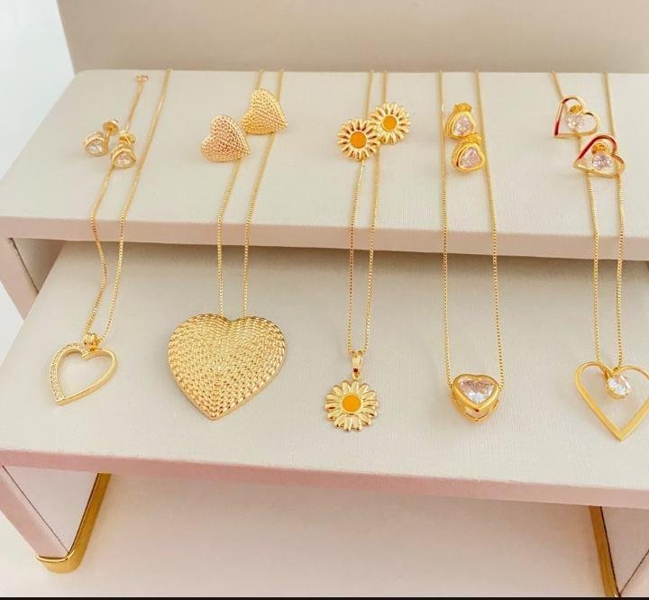 CONJUNTO CORAÇÃO LISO E CRAVEJADO BANHO OURO 18K