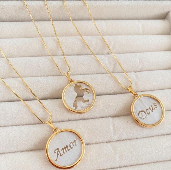 COLAR AMOR EM MADRE PÉROLA BANHO OURO 18K