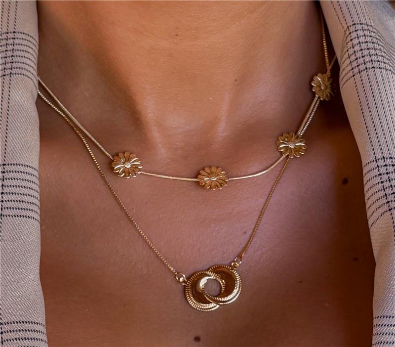 COLAR CIRCULO ENTRELAÇADO COM DETALHES BANHO OURO 18K 
