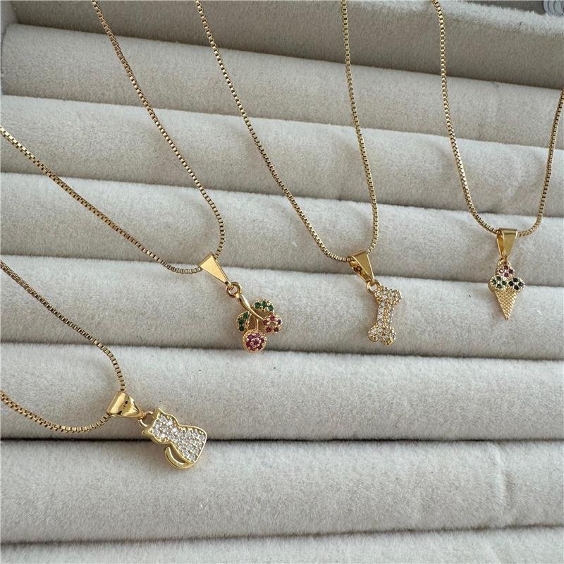 COLAR INFANTIL CEREJA CRAVEJADA BANHO OURO 18K