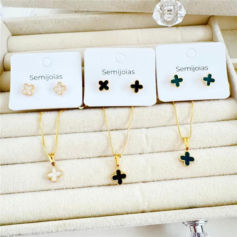  CONJUNTO INFANTIL TREVO VERDE BANHO OURO 18K